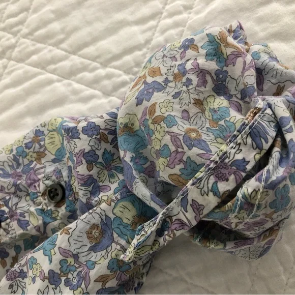 EUC Set of 2 Women’s Button-Up Shirts: 1 Floral and 1 Denim Short-Sleeve - Picture 16 of 16